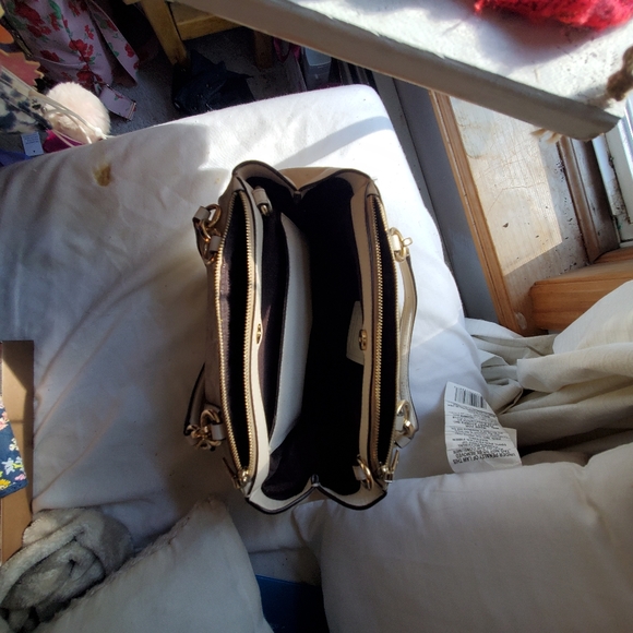 Coach purse - Picture 3 of 4